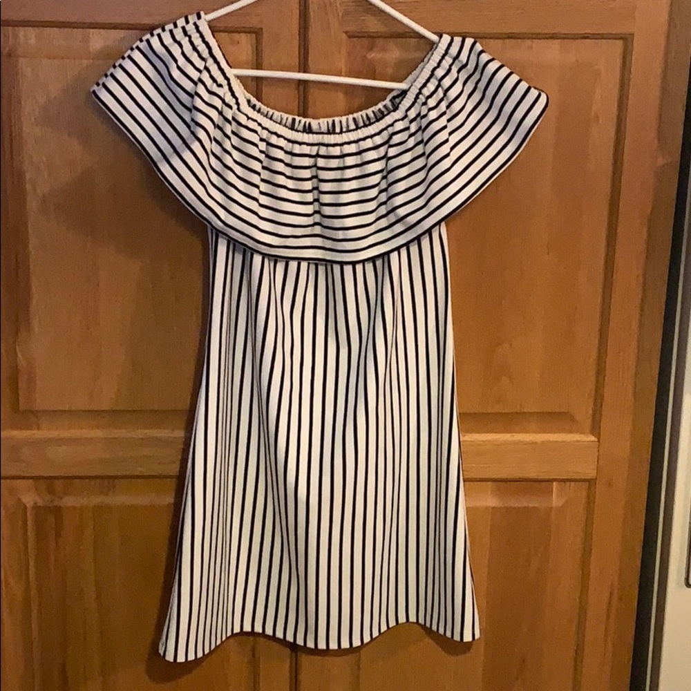 LIKE NEW Off the Shoulder Dress